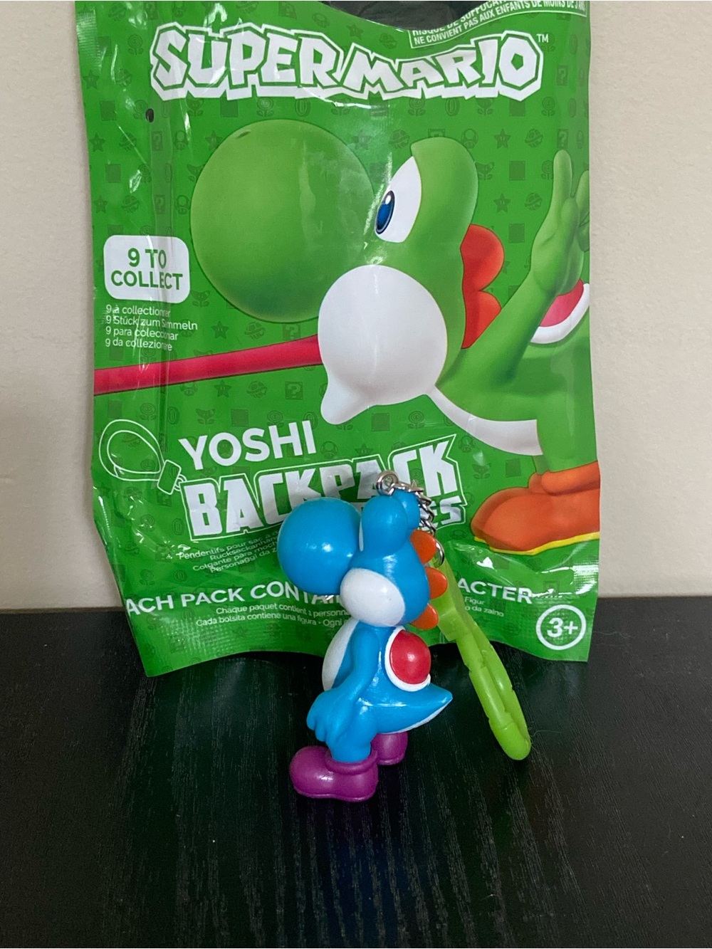 Super Mario Backpack Buddy - Picture 2 of 2